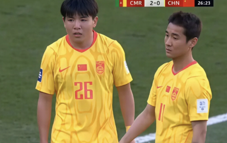 蜂鸟电竞平台-国足0-2仅1小时,韩媒幸灾乐祸!一国脚跟对方交换球衣,名字曝光